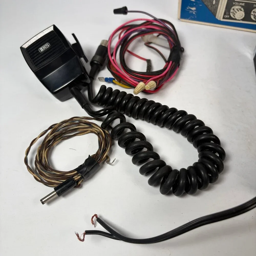 Untested Realistic TRC-52 23 Channel CB Transceiver Radio 21-142 with Mic & Box